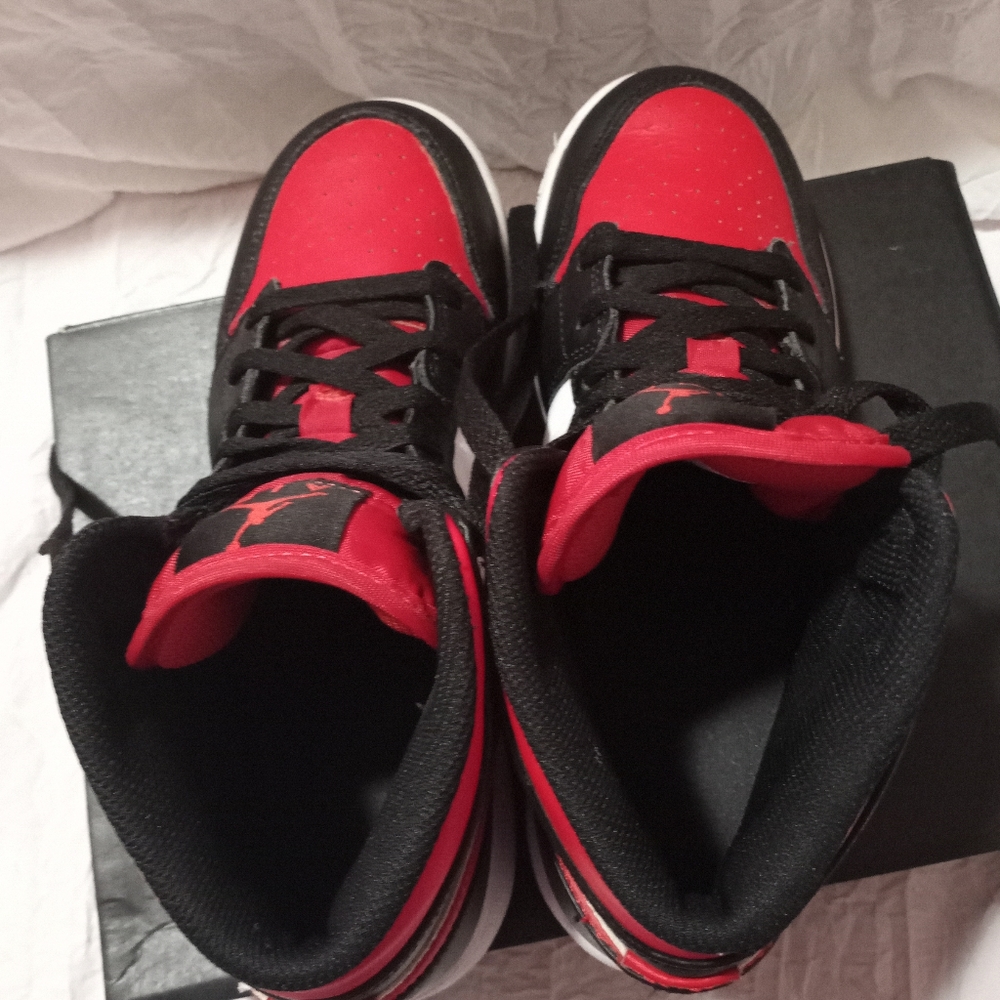Nike Air Jordan 1 Mid 6Y(7.5 women) 🚺 - Picture 8 of 15